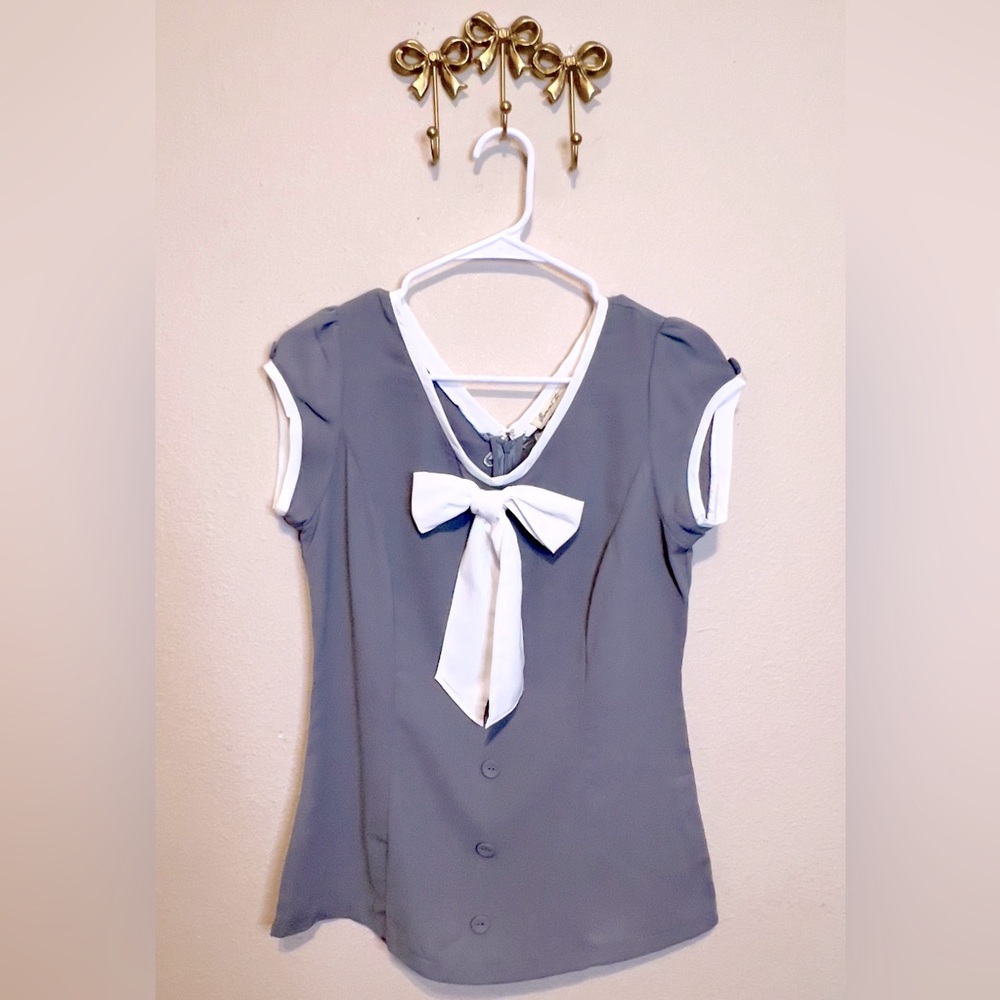 Chiffon Bow-Front Short Sleeve Blouse in Gray with White Trim